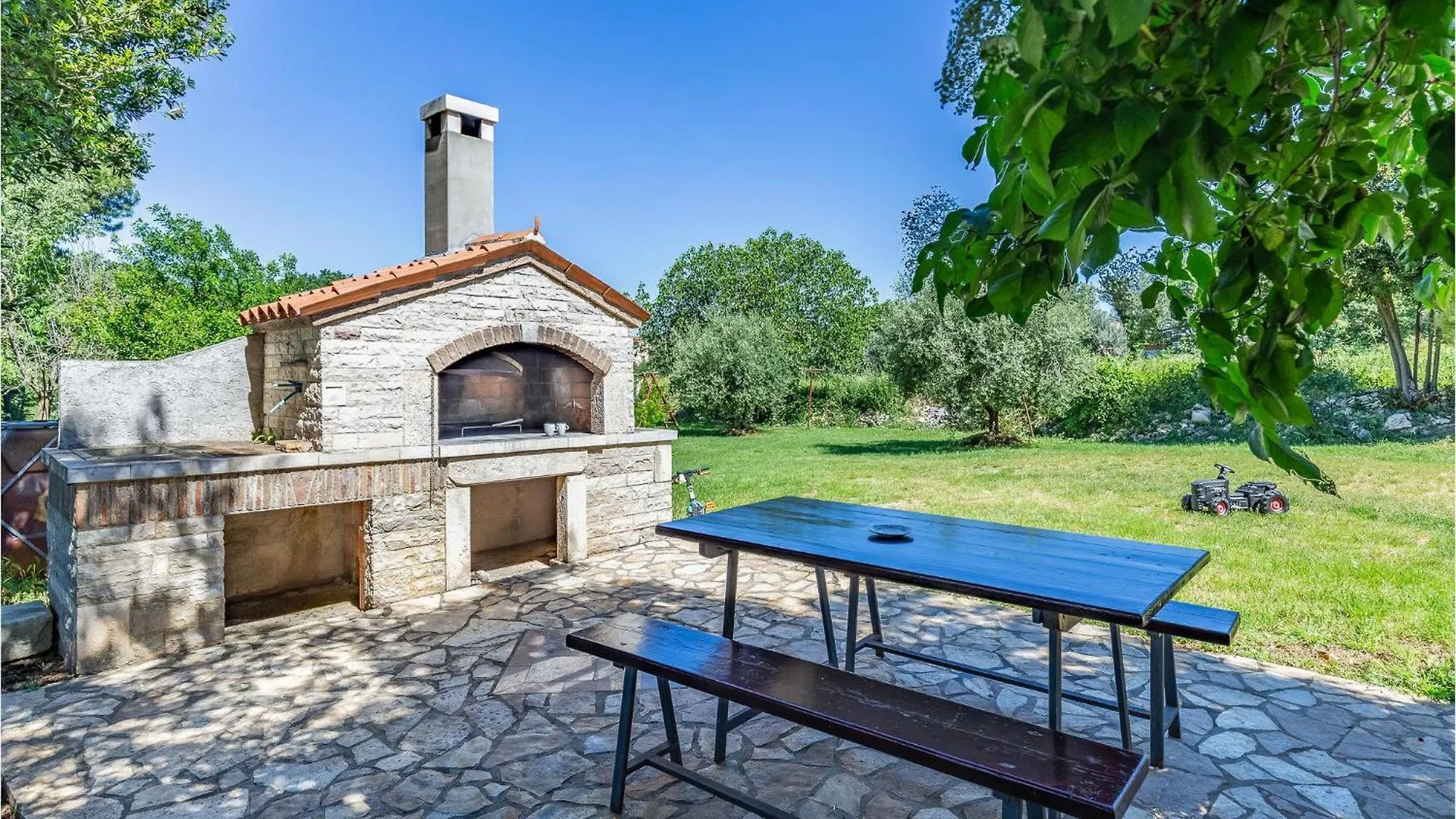 Pet Friendly Apartment In Medulin With Kitchen