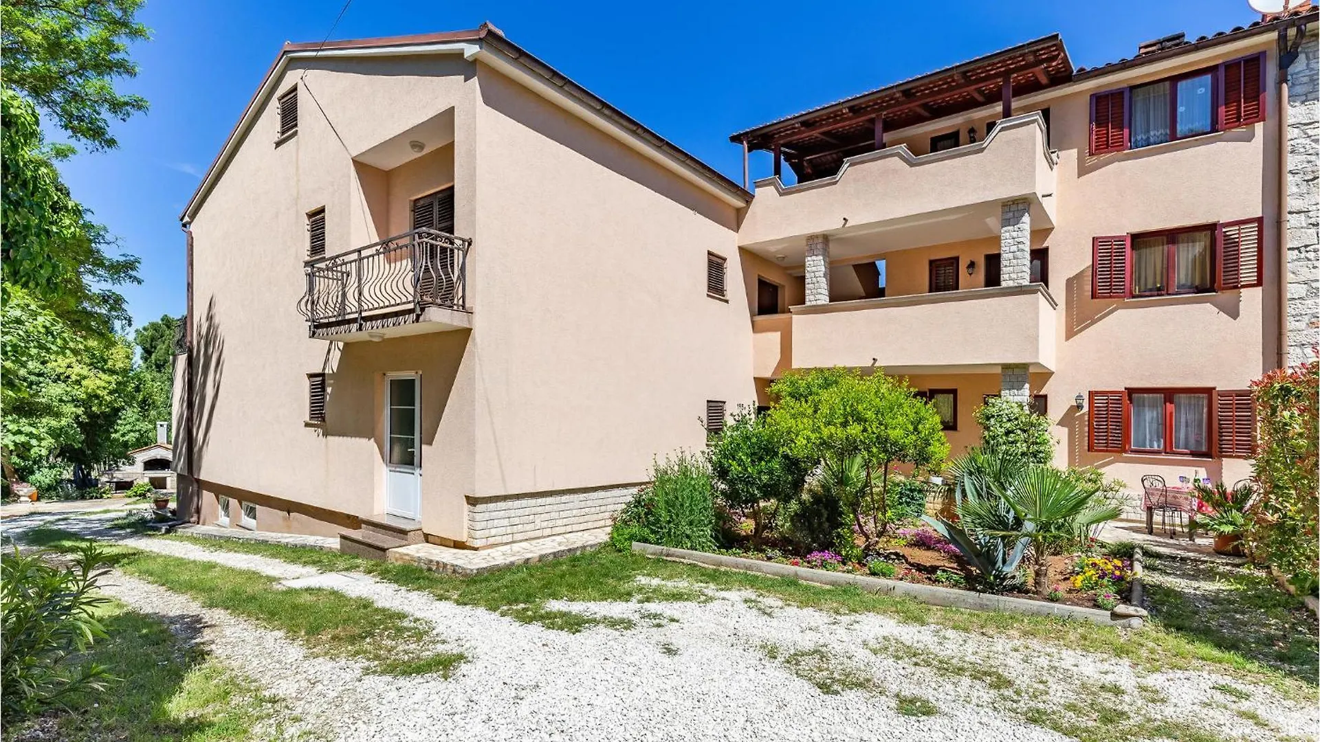 Pet Friendly Apartment In Medulin With Kitchen