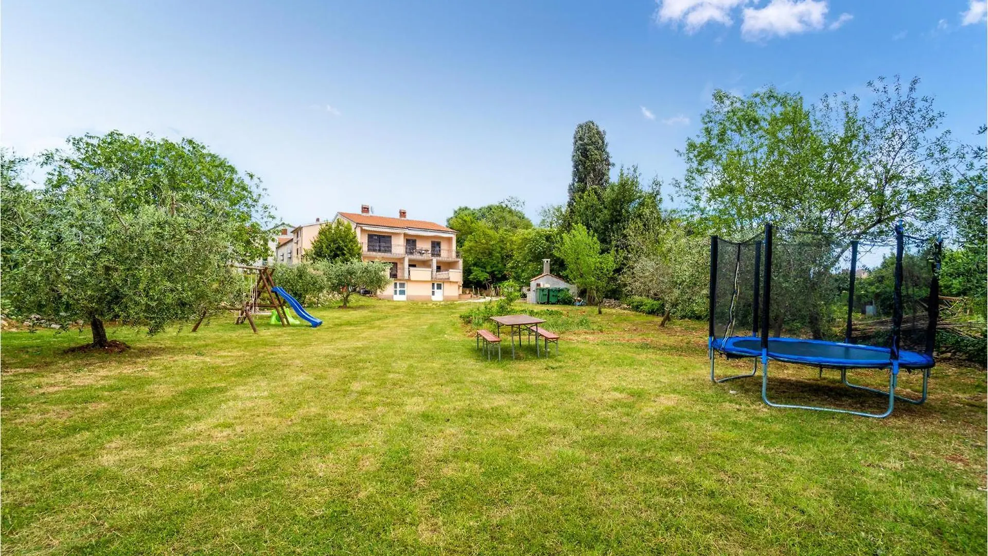 Pet Friendly Apartment In Medulin With Kitchen