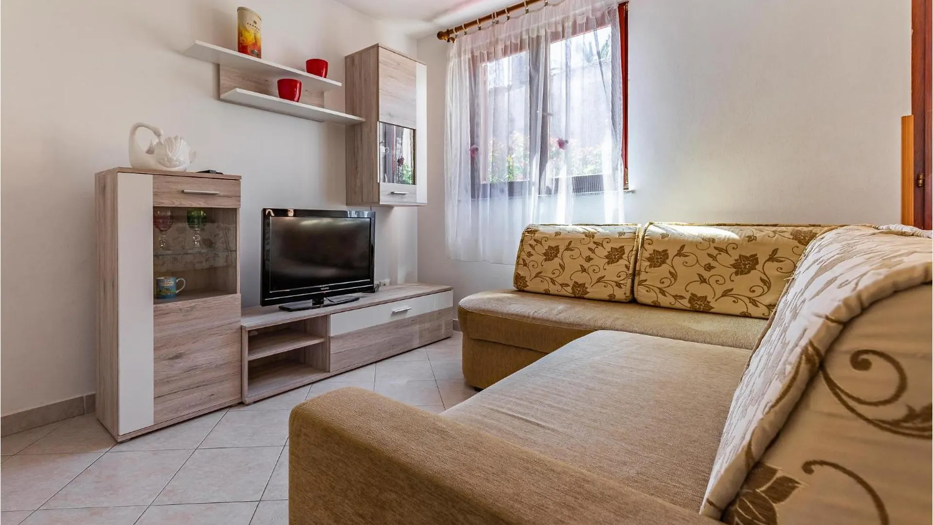 Pet Friendly Apartment In Medulin With Kitchen Horvátország